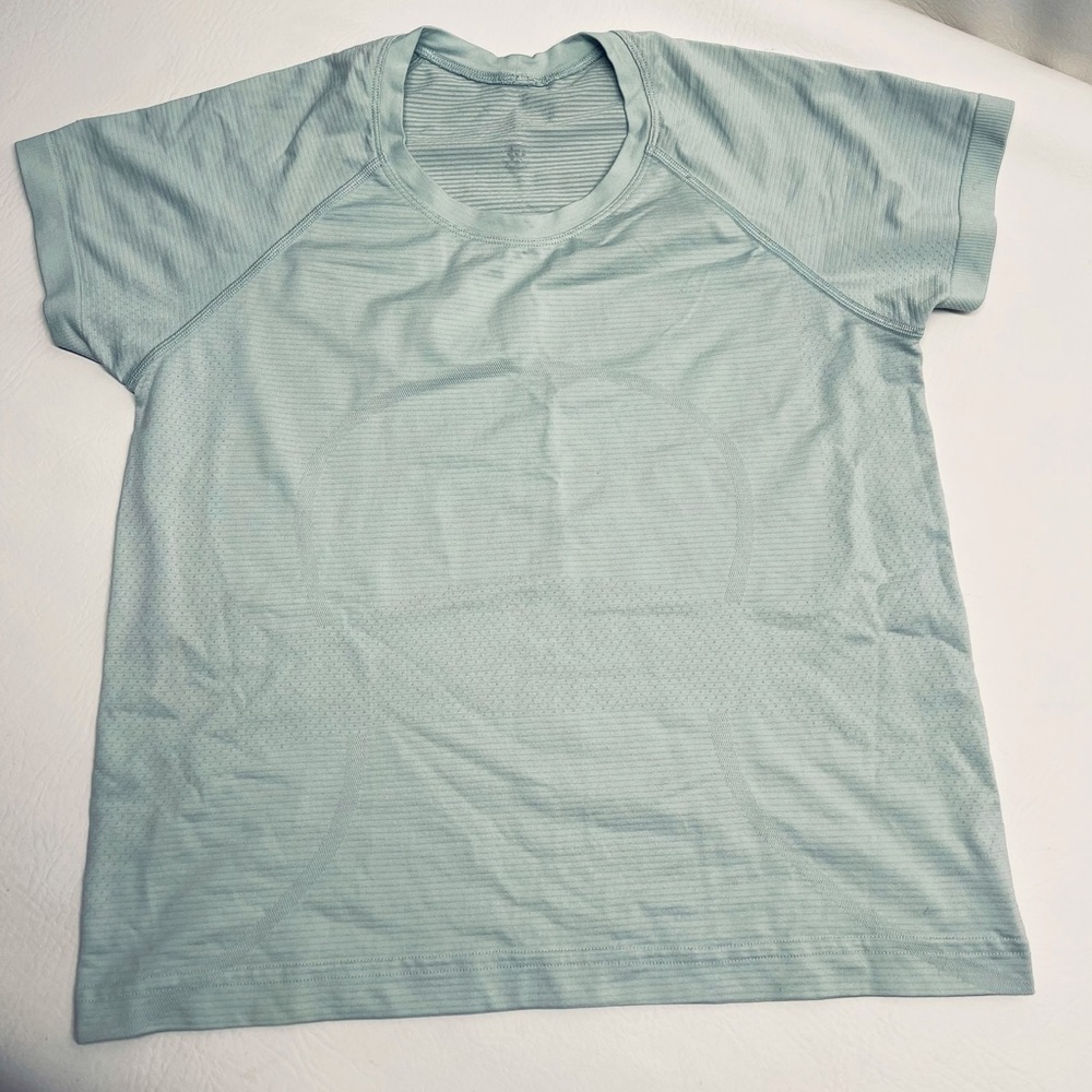 Lululemon womens crop top size 4-6 light green